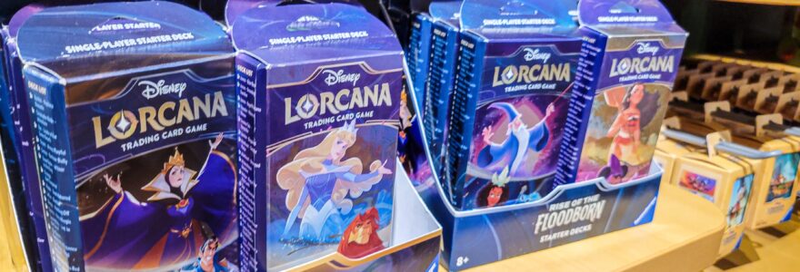 cartes du jeu Disney Lorcana sur une table